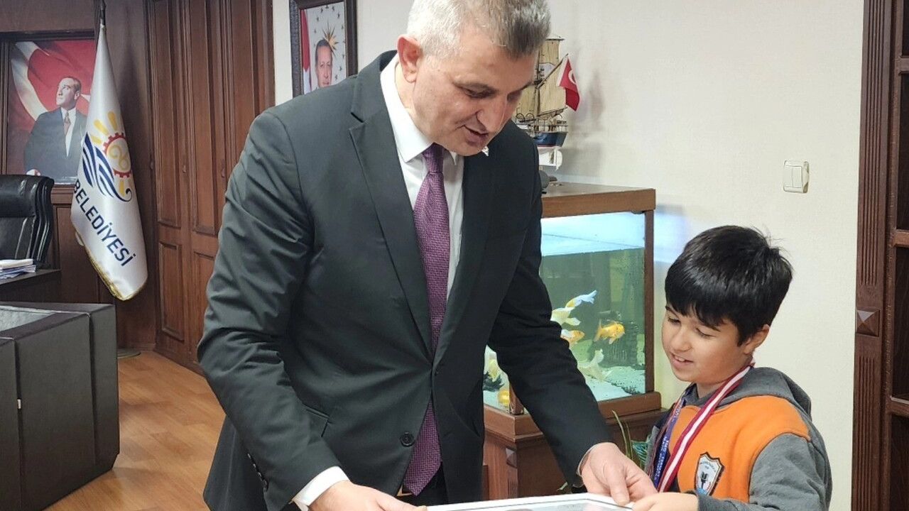 İlkokul Öğrencisi Sarp Arel Güvenç 3 Altın Madalya Kazandı