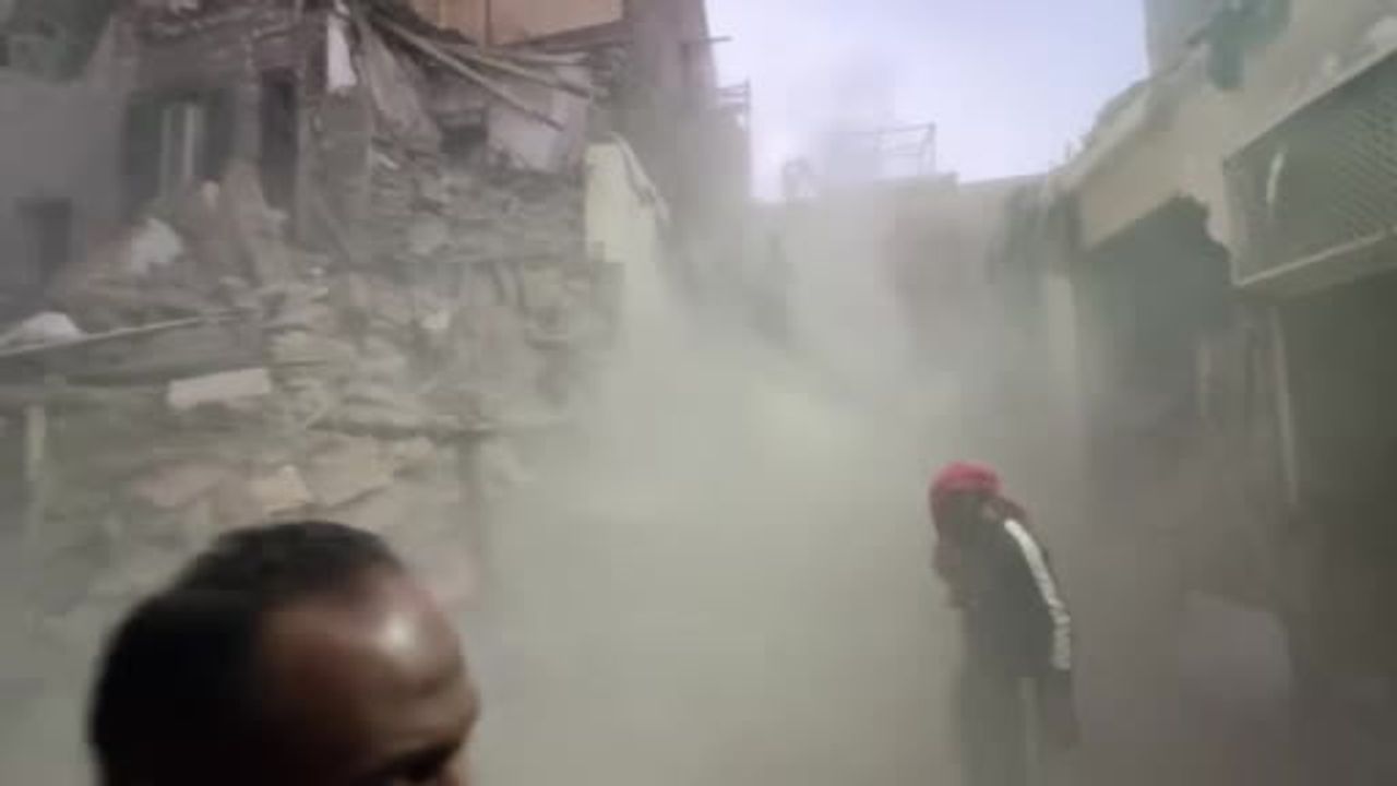 İmbaba'da 5 Katlı Bina Çöktü: 8 Kişi Hayatını Kaybetti