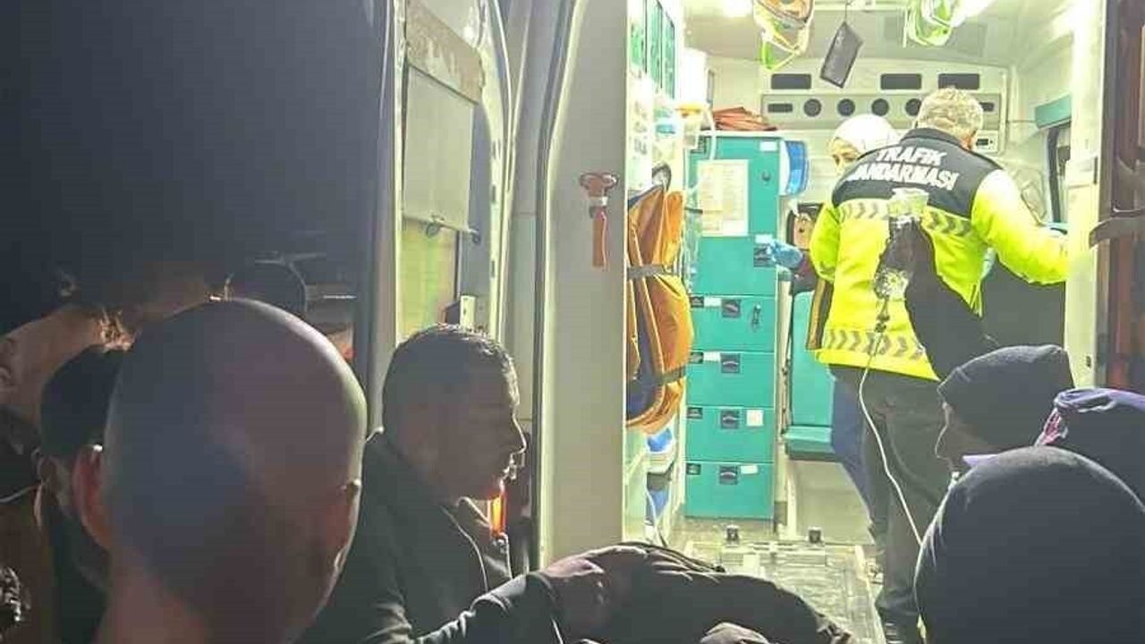 İnebolu'da Otomobil Şarampole Yuvarlandı: 1 Yaralı