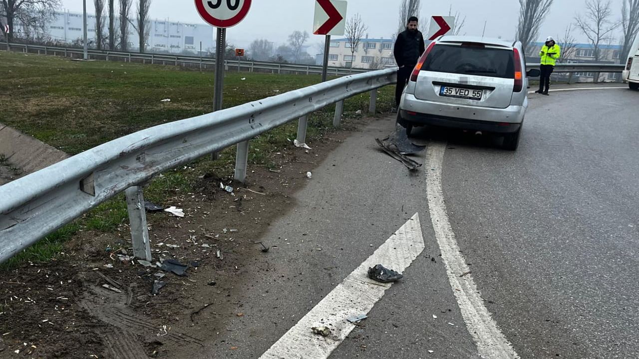İnegöl'de Bariyere Çarpan Otomobil: 2 Kişi Yaralandı