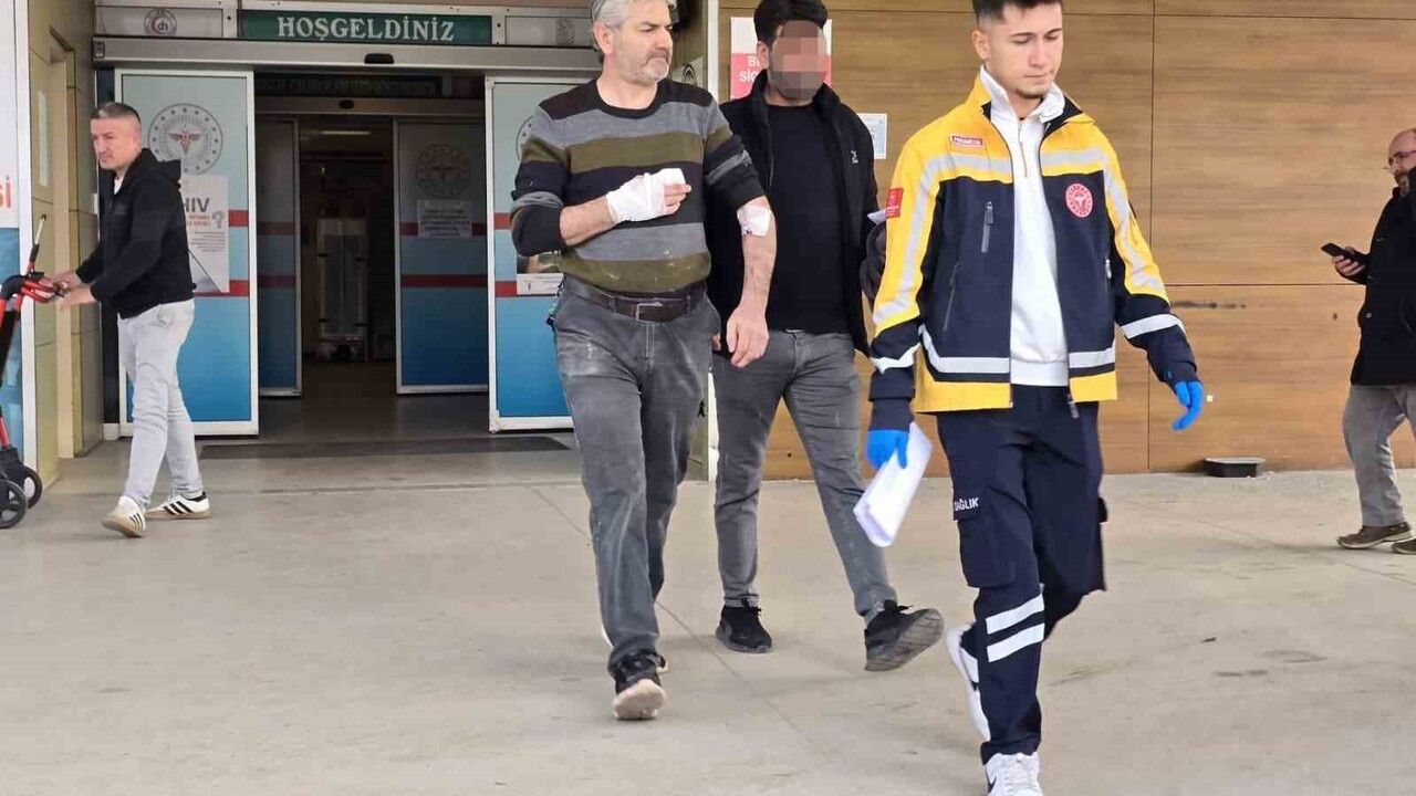 İnegöl'de Mobilya Fabrikasında İşçi Testereye Kapıldı: Ahmet A. (49) Yaralandı