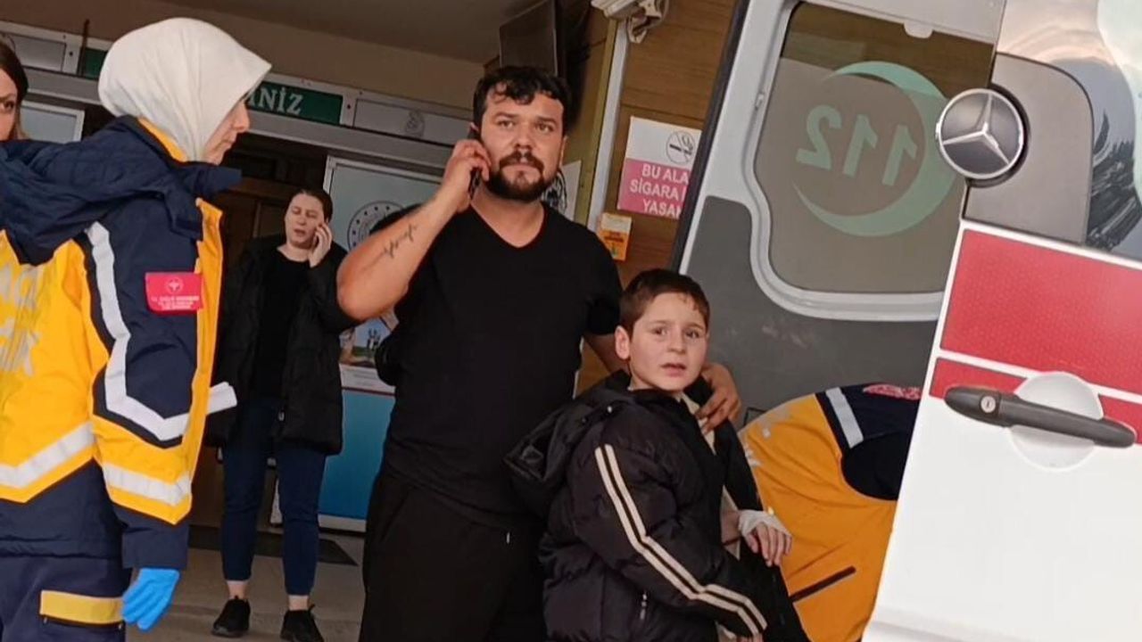 İnegöl’de nacakla oynayan 7 yaşındaki çocuğun parmağı kopma noktasına geldi