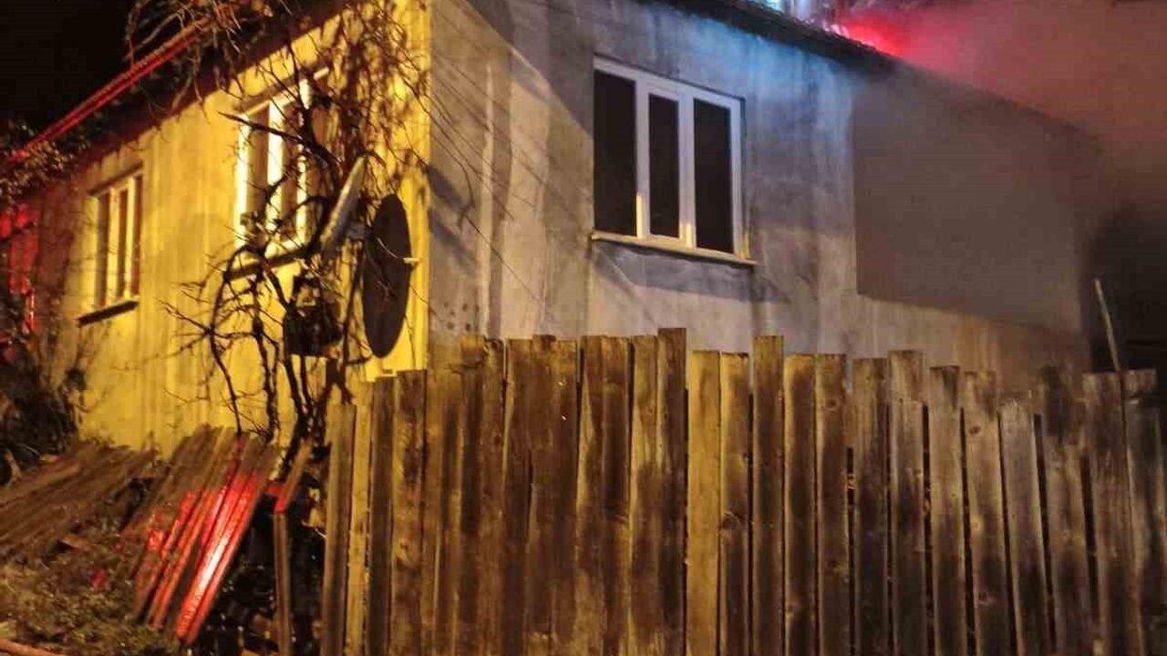 İnegöl'de samanlık yangını eve sıçradı