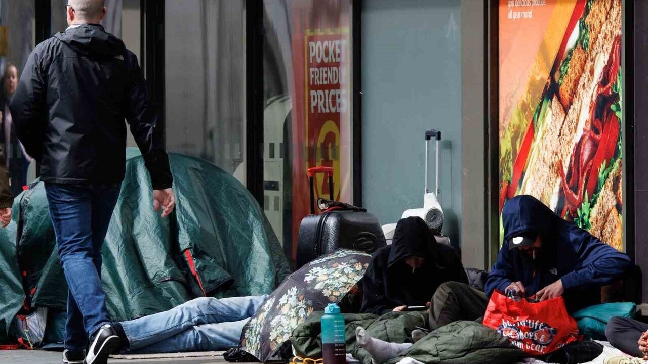 İngiltere'de Evsizlik Krizi: 382 bin 618 Kişi Barınma Sorunu