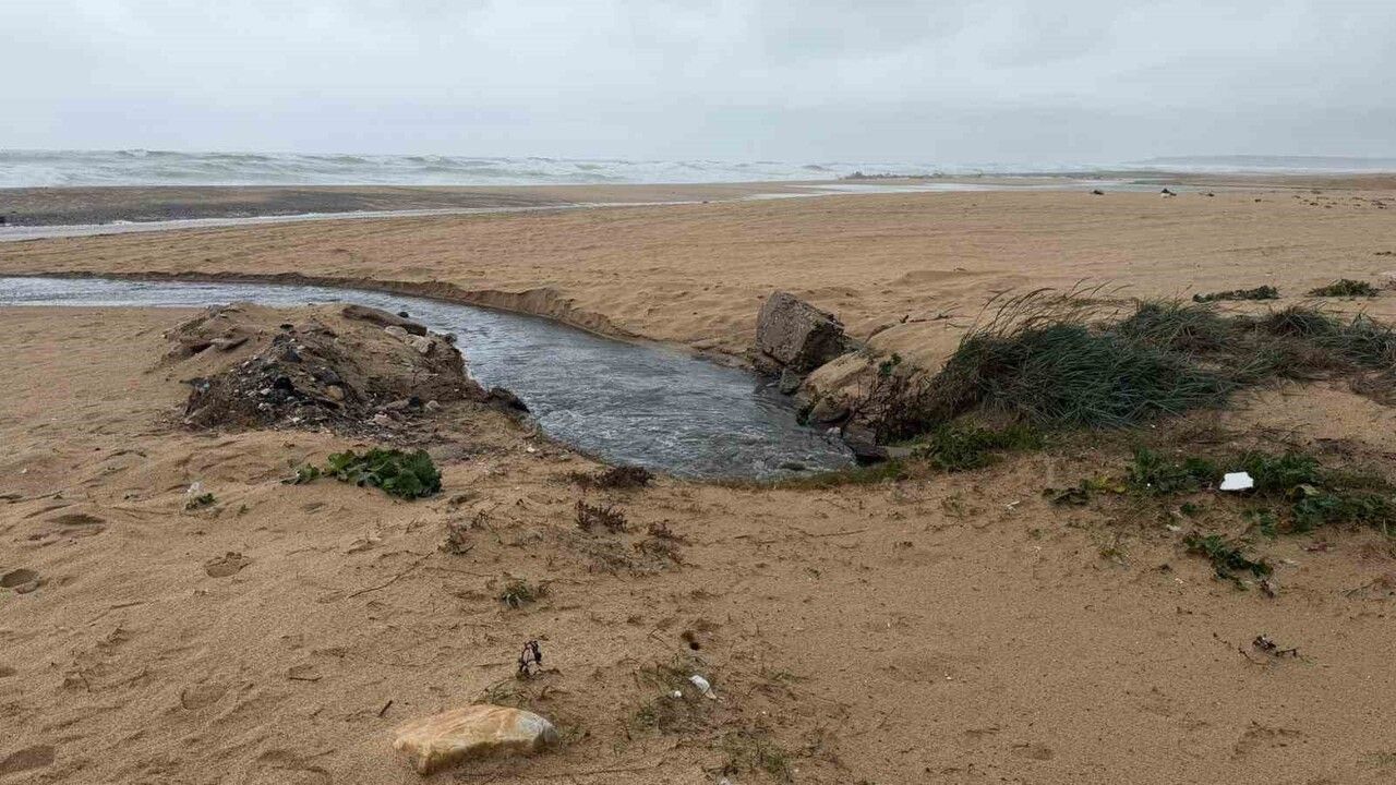 İSKİ Karaburun Tesisi'nden Arıtılmamış Atık Su Denize Boşaltılıyor