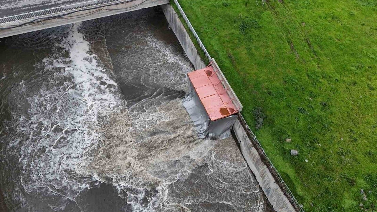 İSKİ'ye 3 milyon 343 bin 688 TL ceza, Marmara'ya lağım akışı sürüyor