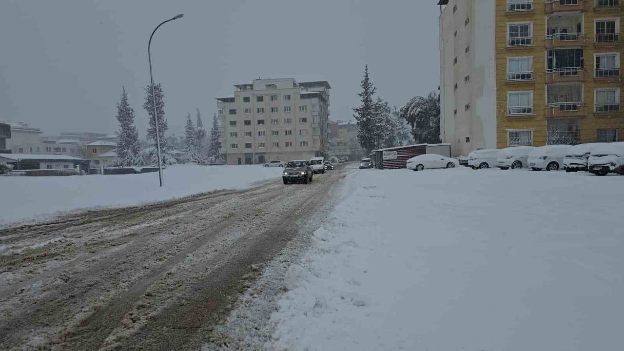 İslahiye'de Yoğun Kar Yağışı: 2 Gün Sürecek