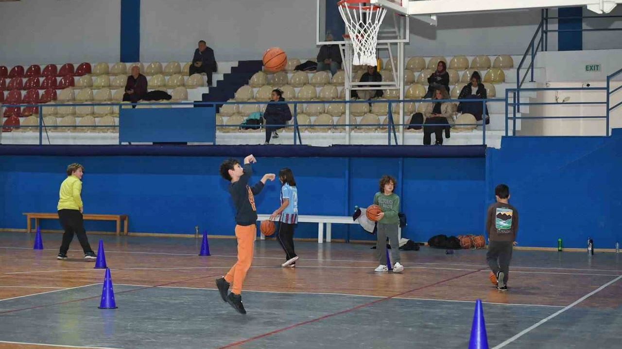 İsmet Selekler Spor Kompleksi’nde Kurslar Başladı — Konyaaltı Belediyesi Spora Davet Ediyor