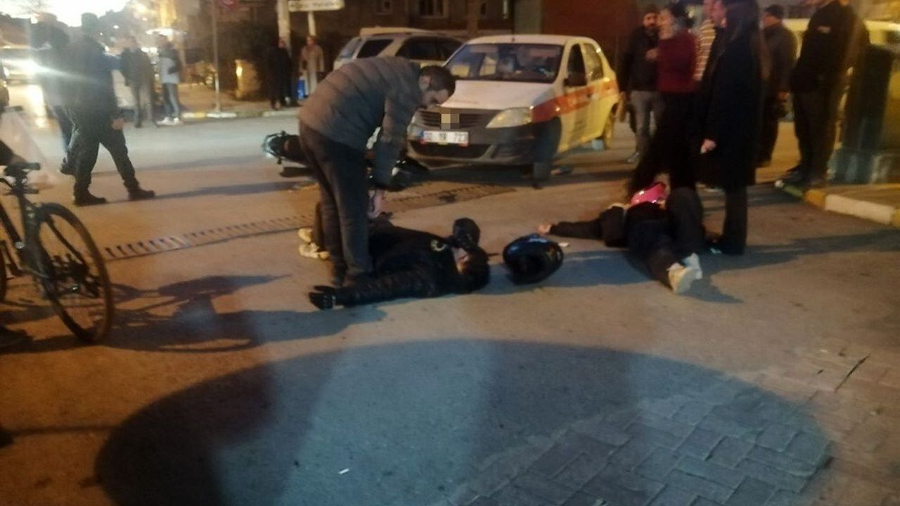 Isparta'da Otomobil ile Motosiklet Çarpıştı: 2 Yaralı
