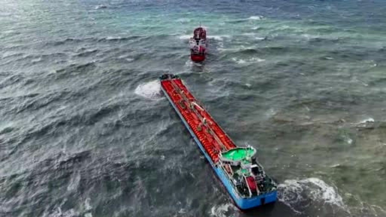 İstanbul'da Florya Açıklarında İki Tankerden Acil Durum Çağrısı