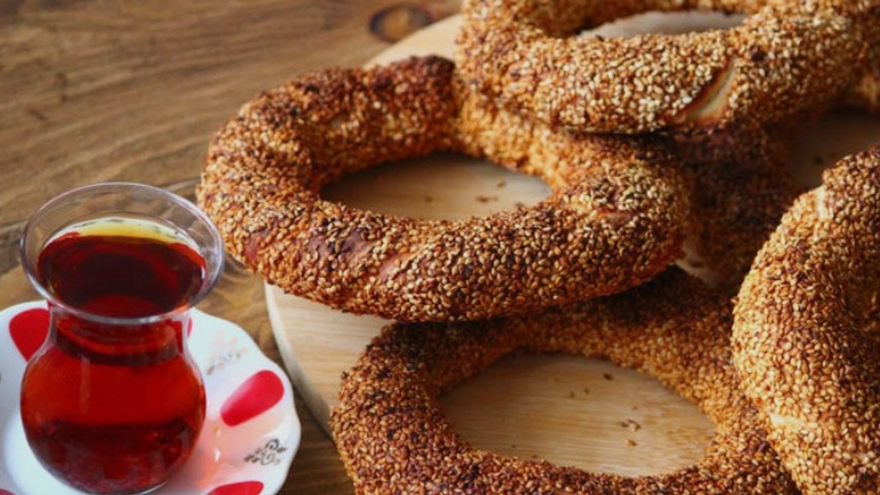 İstanbul'da Gizli Simit Zammı: Resmi 15 TL, Sahada 20-25 TL