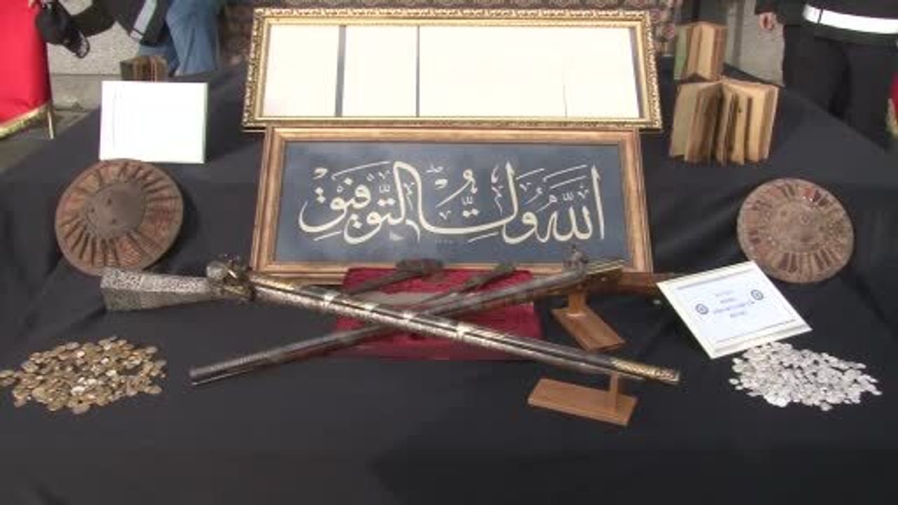 İstanbul'da Kaçakçılık Operasyonları: 15 Gözaltı, Binlerce Tarihi Eser Ele Geçirildi