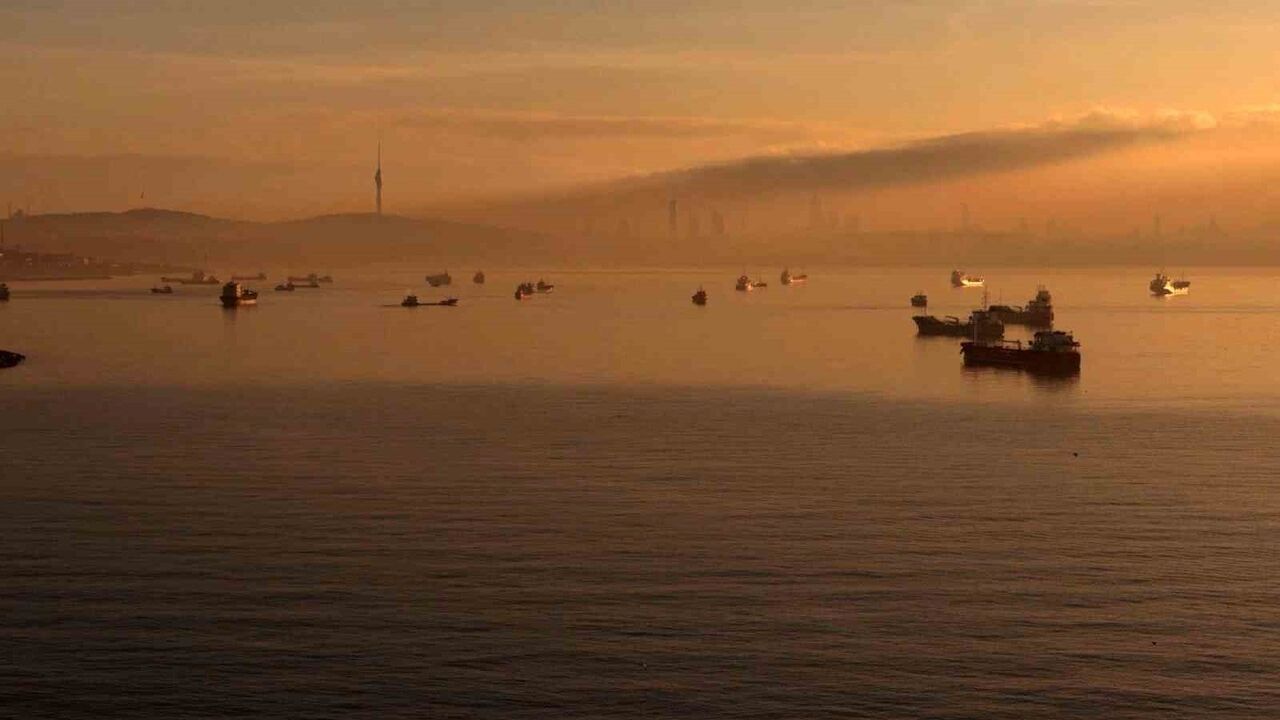 İstanbul'da Sabah Pusu: Hava Kirliliği Dronla Görüntülendi