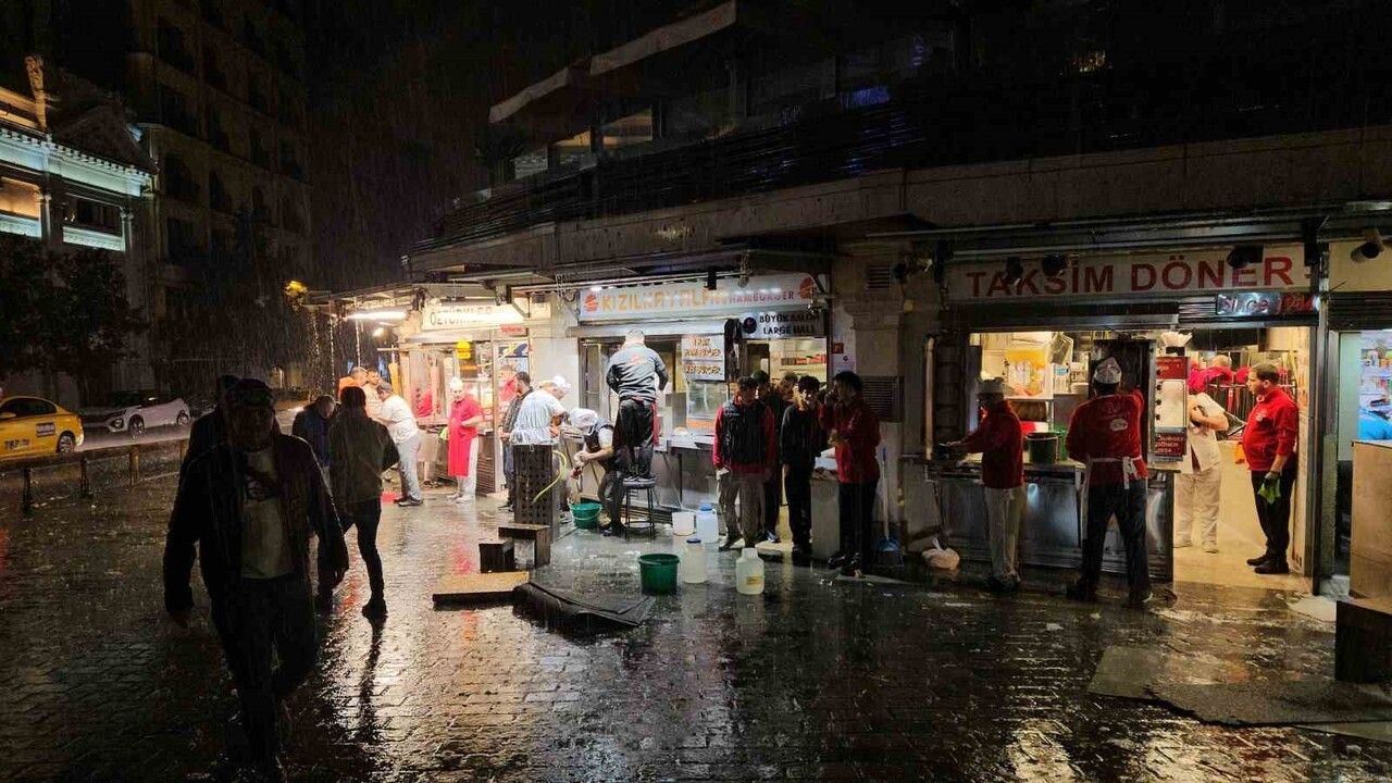 İstanbul'da Sarı Kodlu Sağanak Gece Başladı