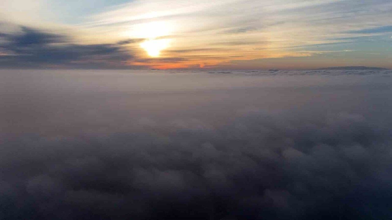 İstanbul'da Sis Kartpostalı: Bulutların Üzerinde Nefes Kesici Görüntüler