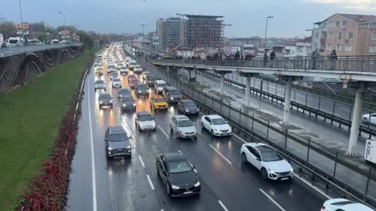İstanbul'da Trafik Yoğunluğu Yüzde 76'ya Ulaştı