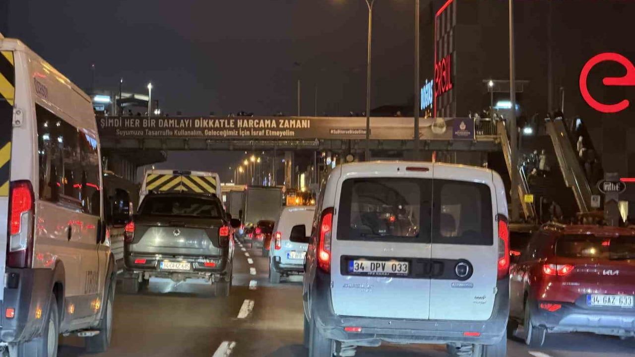 İstanbul'da Trafik Yüzde 90'a Ulaştı: Ağır Vasıtalar Tedirginlik Yarattı