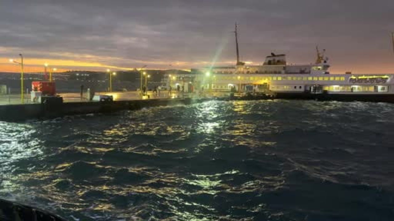 İstanbul'da Vapur Seferleri Fırtına Nedeniyle İptal Edildi