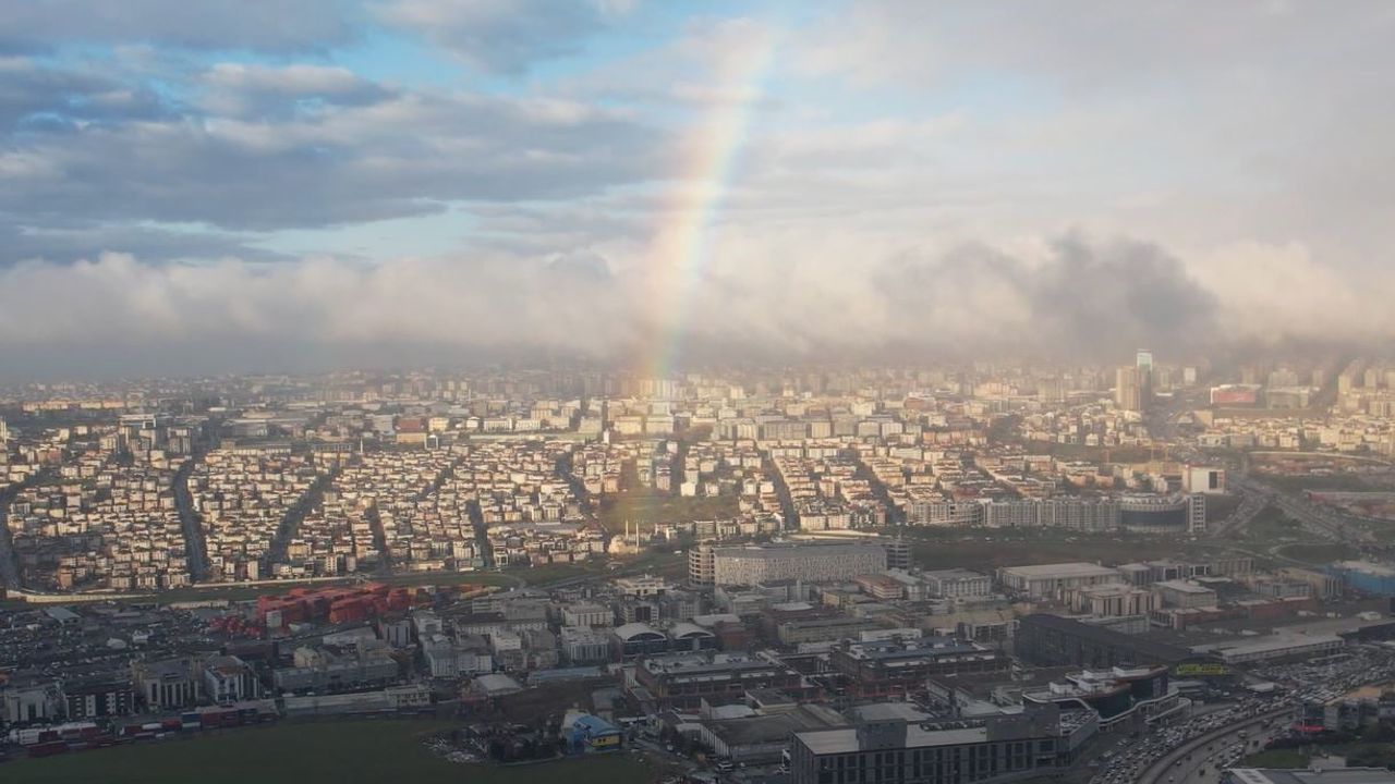 İstanbul'da Yağmur Sonrası Gökkuşağı Beylikdüzü'nde Drone ile Görüntülendi