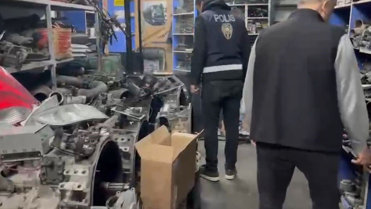 İstanbul Merkezli 'Change Otobüs' Operasyonu: 27 Kişinin Kimliği Tespit Edildi, 14 Tutuklama