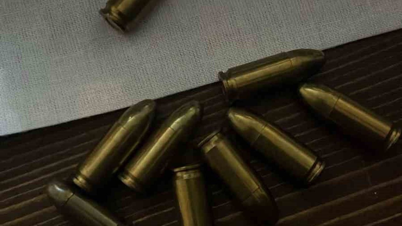 İstanbul Merkezli DEAŞ Operasyonu: Kılıç, Pala ve Silahlar Ele Geçirildi