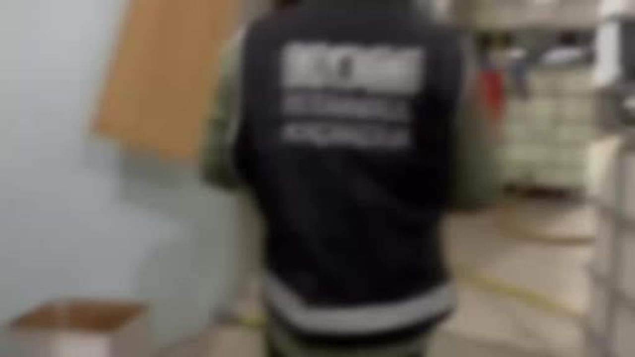 İstanbul ve Antalya'da Sahte Alkol Operasyonu: 5 Şüpheli, 16 Ton Ele Geçirildi