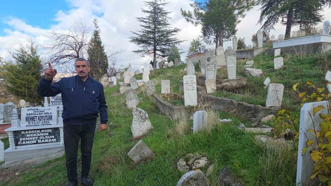 İstiklal Mahallesi'ne yeni mezarlık ve Ahi Evran yapılarına restorasyon talebi