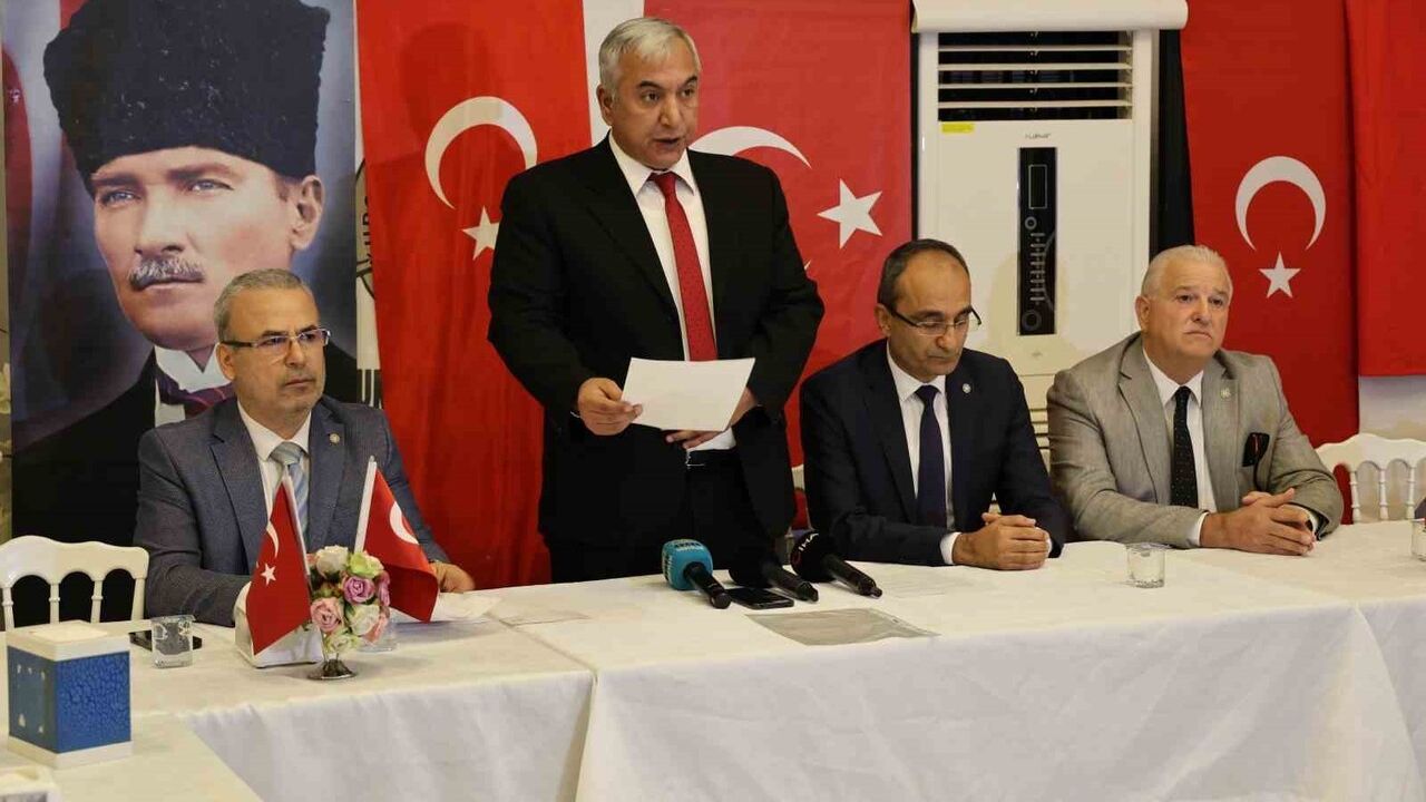 İYİ Parti Adana'da 5 İlçe Başkanı Yönetimi Protesto Edip İstifa Etti