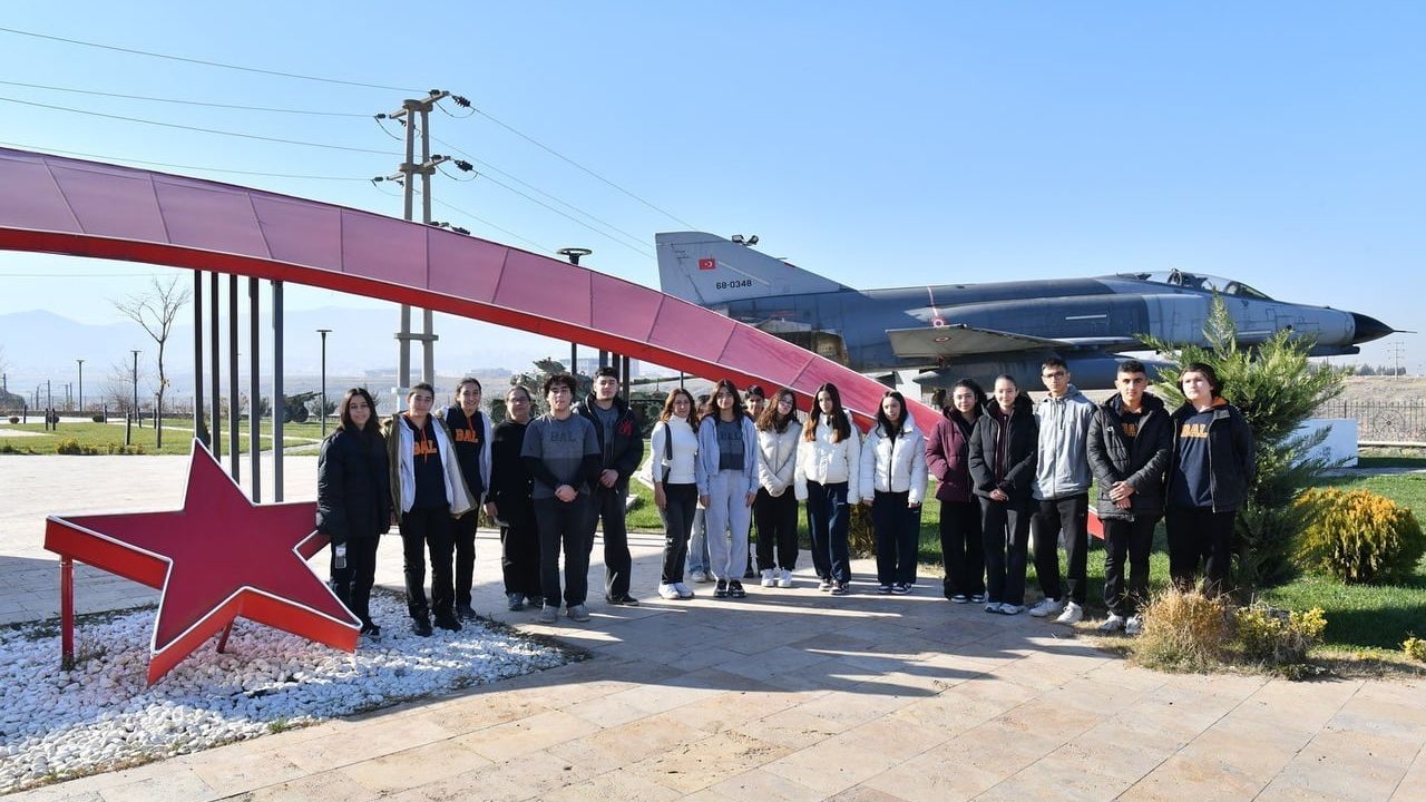 İyilik Elçisi Projesi: Yeşilyurt’ta Gençlere Yardımlaşma ve Tarih Bilinci