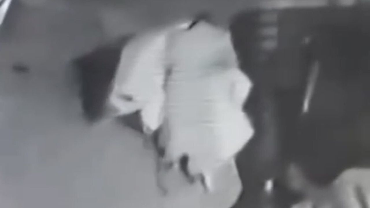 İzmir Buca'da Balkon Halısı Hırsızlığı Güvenlik Kamerasında