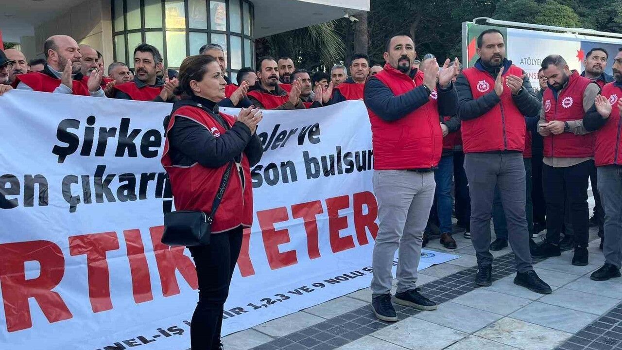 İzmir Büyükşehir işçileri mücadeleyi sürdürüyor: "350 kişi işe dönene dek eylem devam"