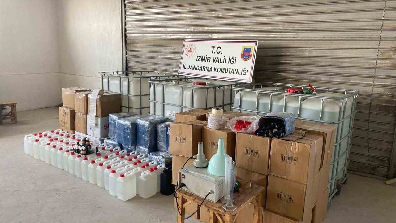 İzmir’de 3 bin 360 litre kaçak etil alkol ele geçirildi — Değeri 1 milyon 500 bin TL