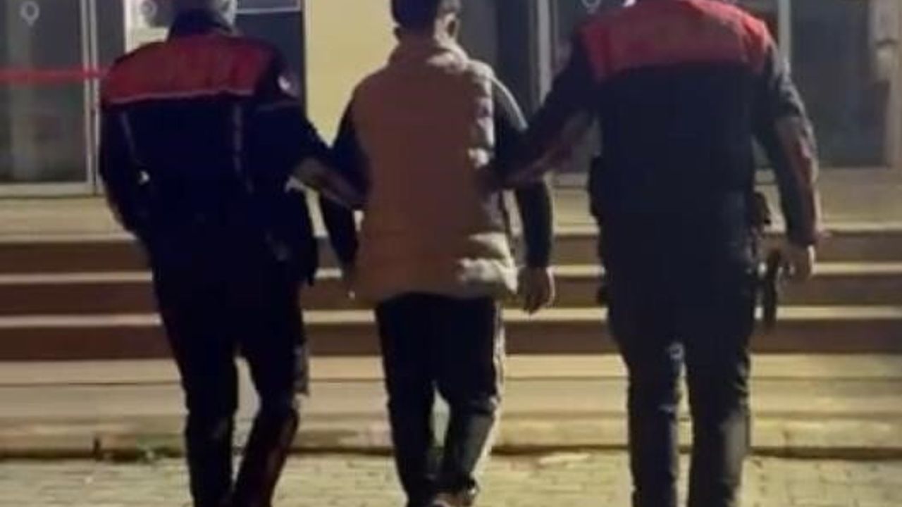 İzmir'de 42 Yıl 8 Gün Hapisle Aranan Hırsız Yakalandı