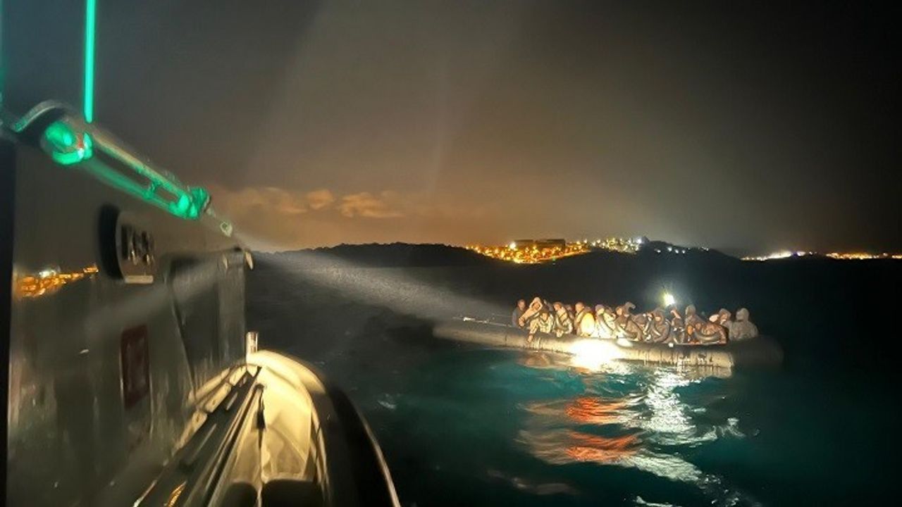 İzmir'de 68 Düzensiz Göçmen Kurtarıldı