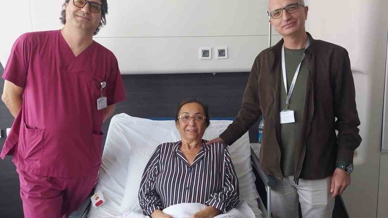 İzmir'de Endoskopik Ameliyatla 2.3 cm Hipofiz Tümörü Alındı — Görme Kurtarıldı