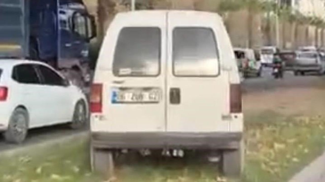 İzmir'de Orta Refüj İhlali: 10 bin 473 TL Ceza, Ehliyete 2 Ay El Konuldu