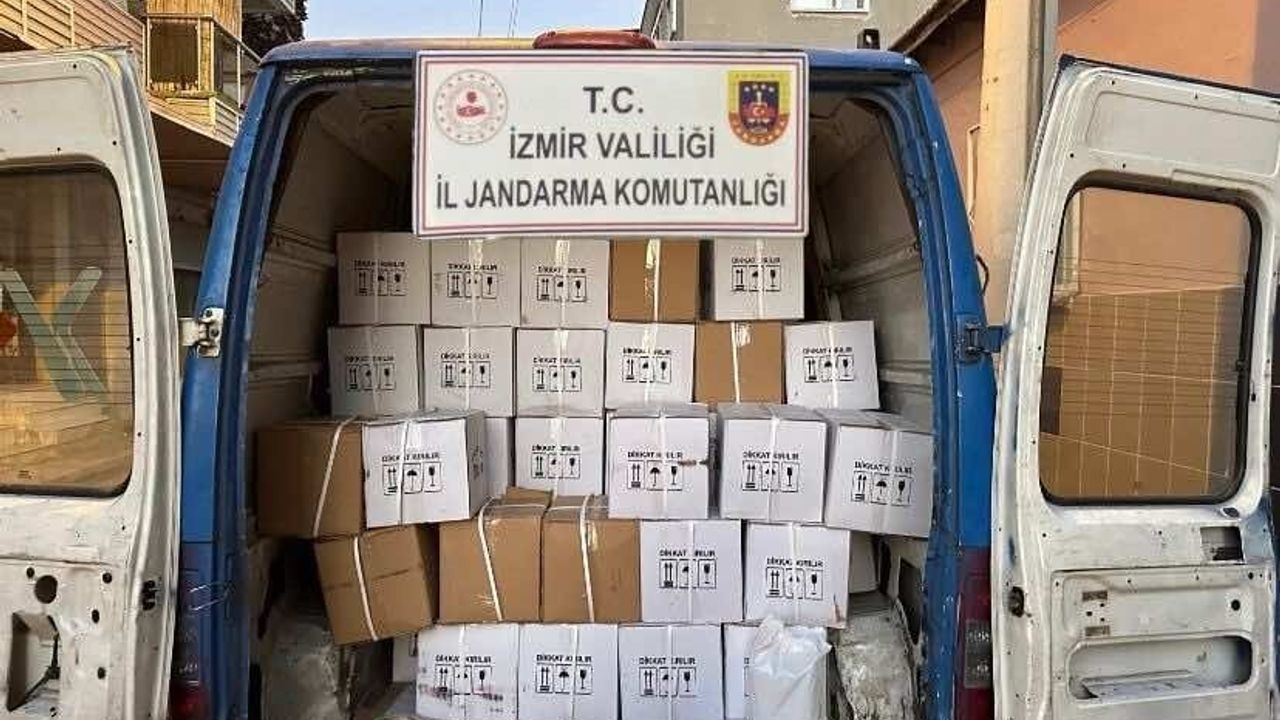 İzmir'de Yeni Yıl Öncesi Kaçak Alkol Operasyonu: 4 bin 130 litre ele geçirildi