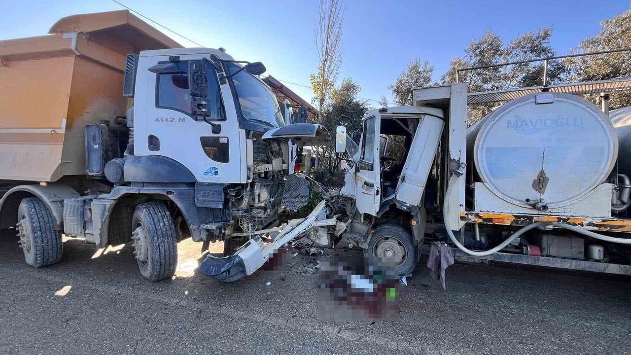 İzmir Ödemiş’te Kamyon ile Kamyonet Çarpıştı: 1 Yaralı