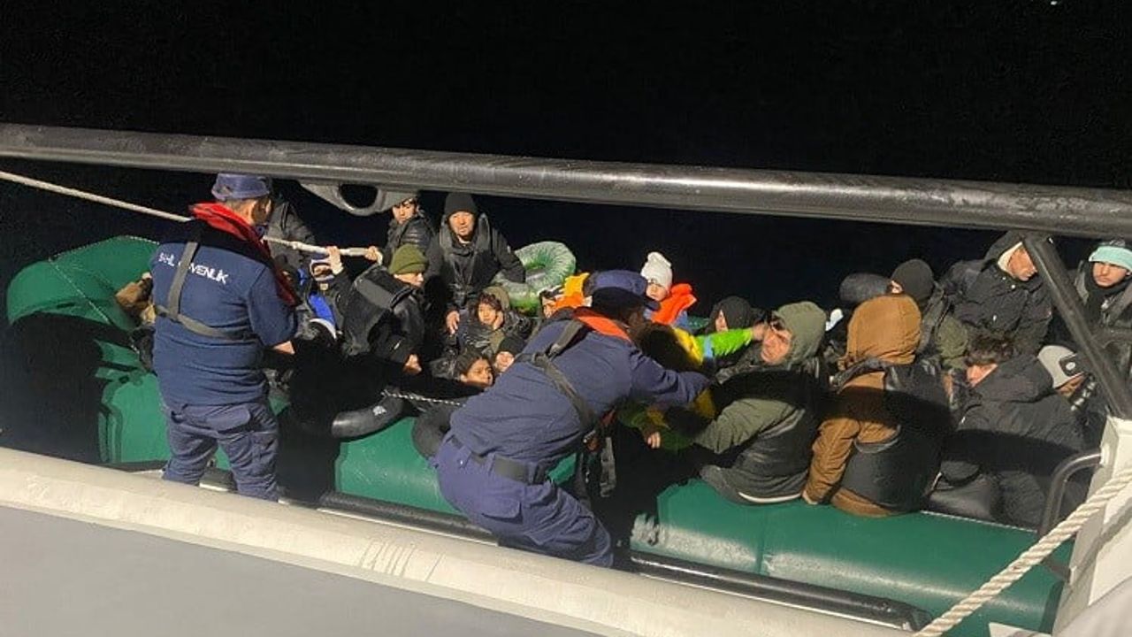 İzmir Seferihisar Açıklarında 50 Düzensiz Göçmen Yakalandı