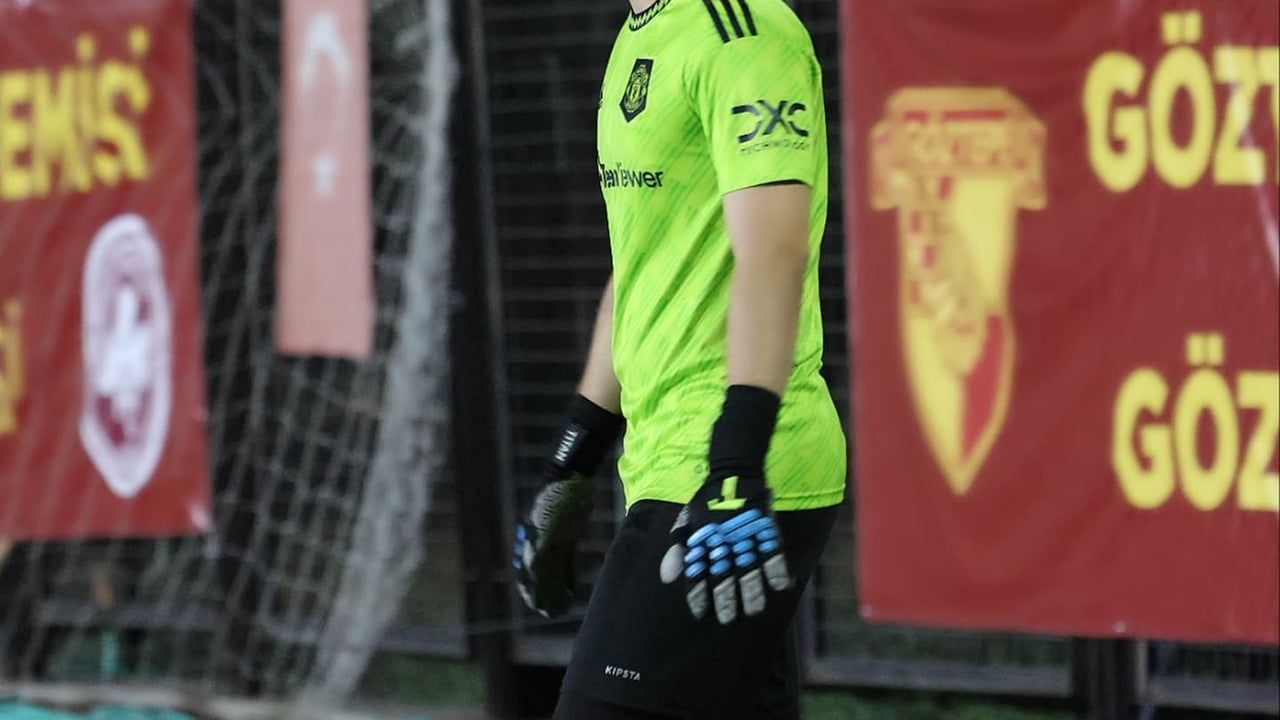 İzmirli Kaleci Kaan Tınmaz: Halı Sahaların ‘Kiralık Kaleci’si — Maç Başı 600 TL