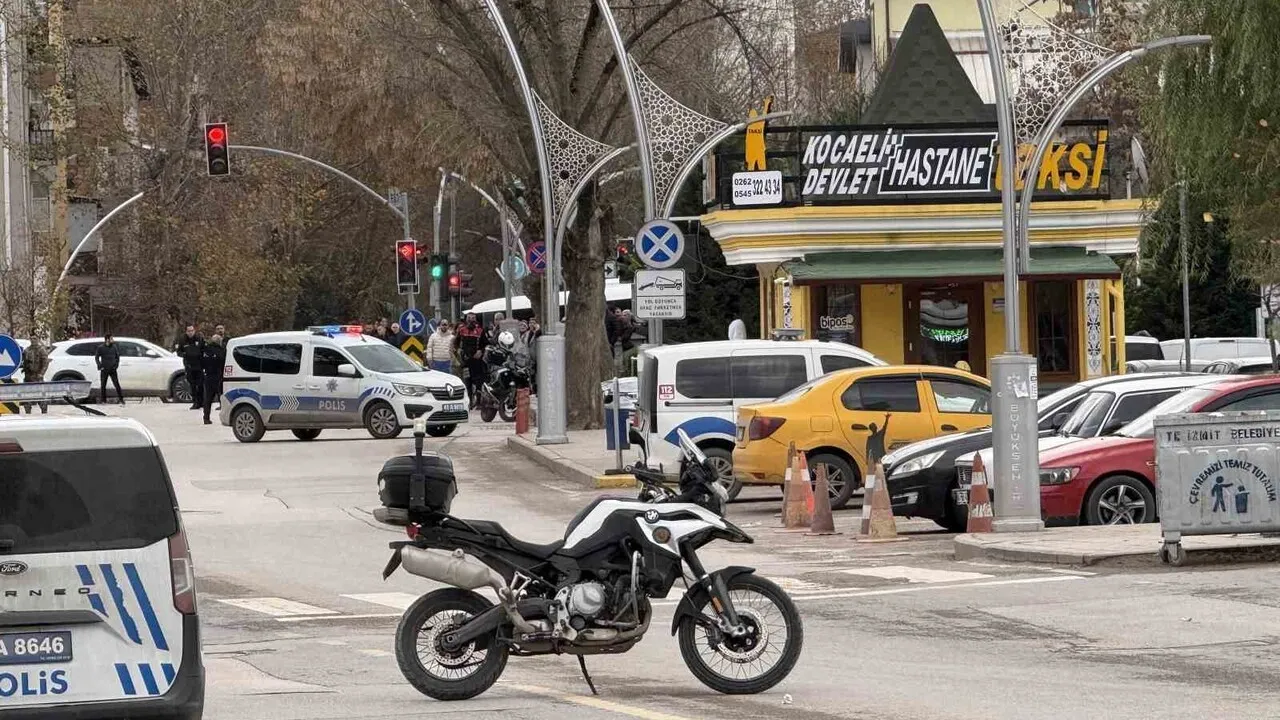 İzmit'te Taksi Durağında Silahlı Tehdit: Polis Müzakereleri Sürüyor
