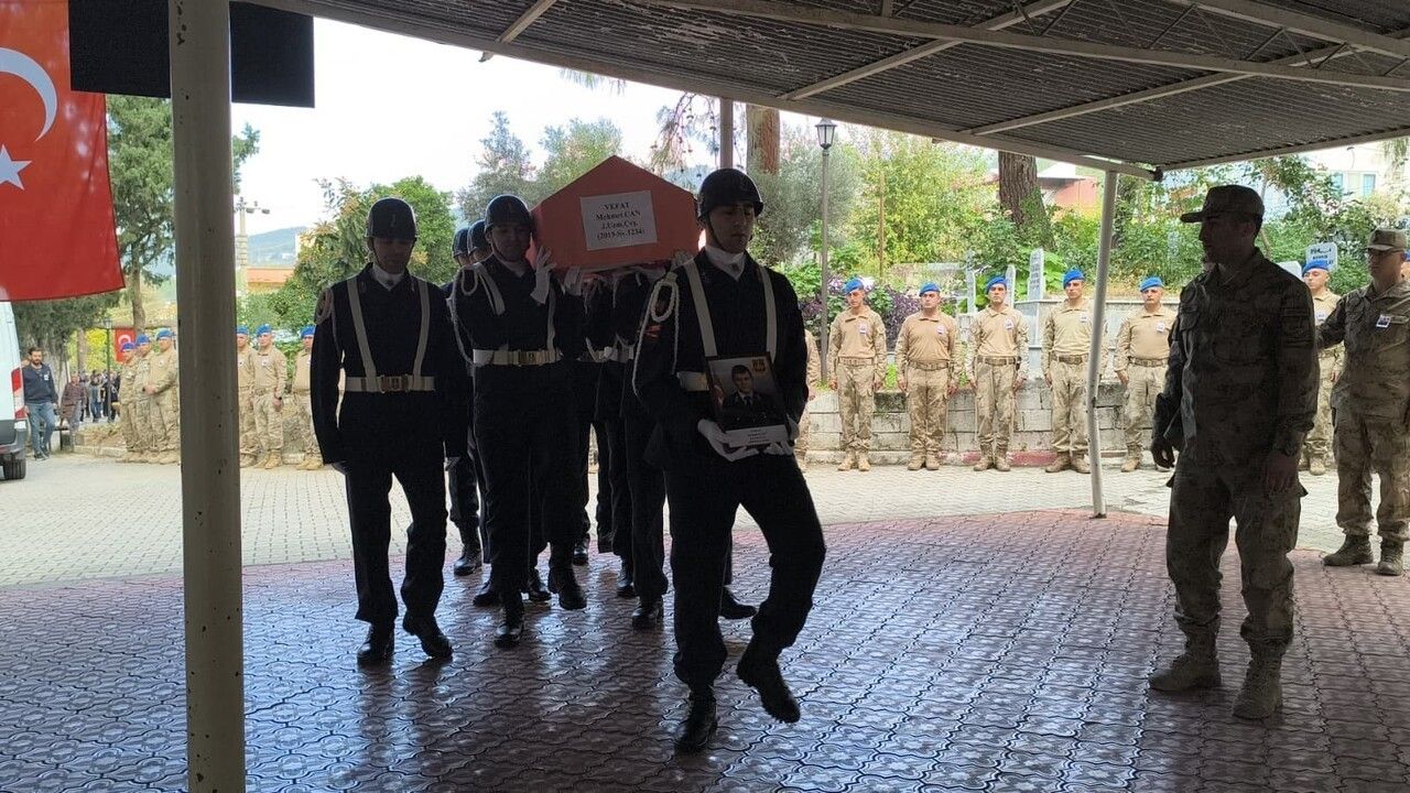 Jandarma Uzman Çavuş Mehmet Can Kansere Yenik Düştü — Dörtyol'da Uğurlandı