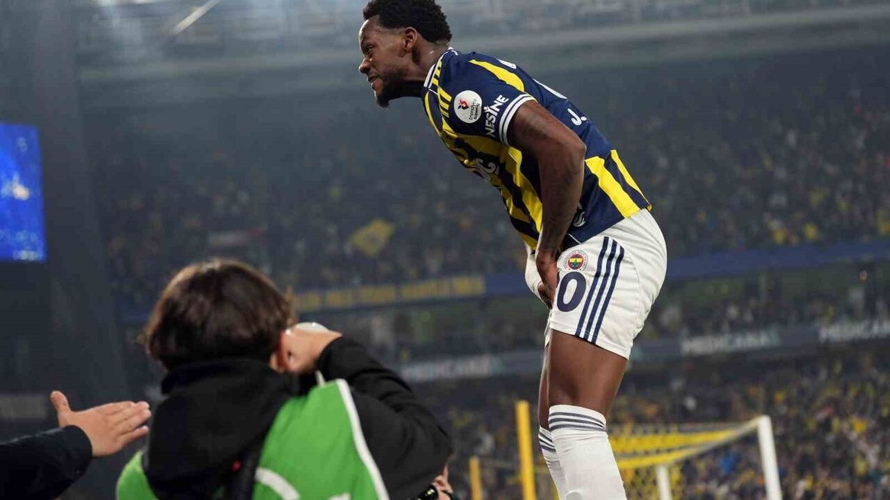 Jhon Duran derbide 2. golünü attı