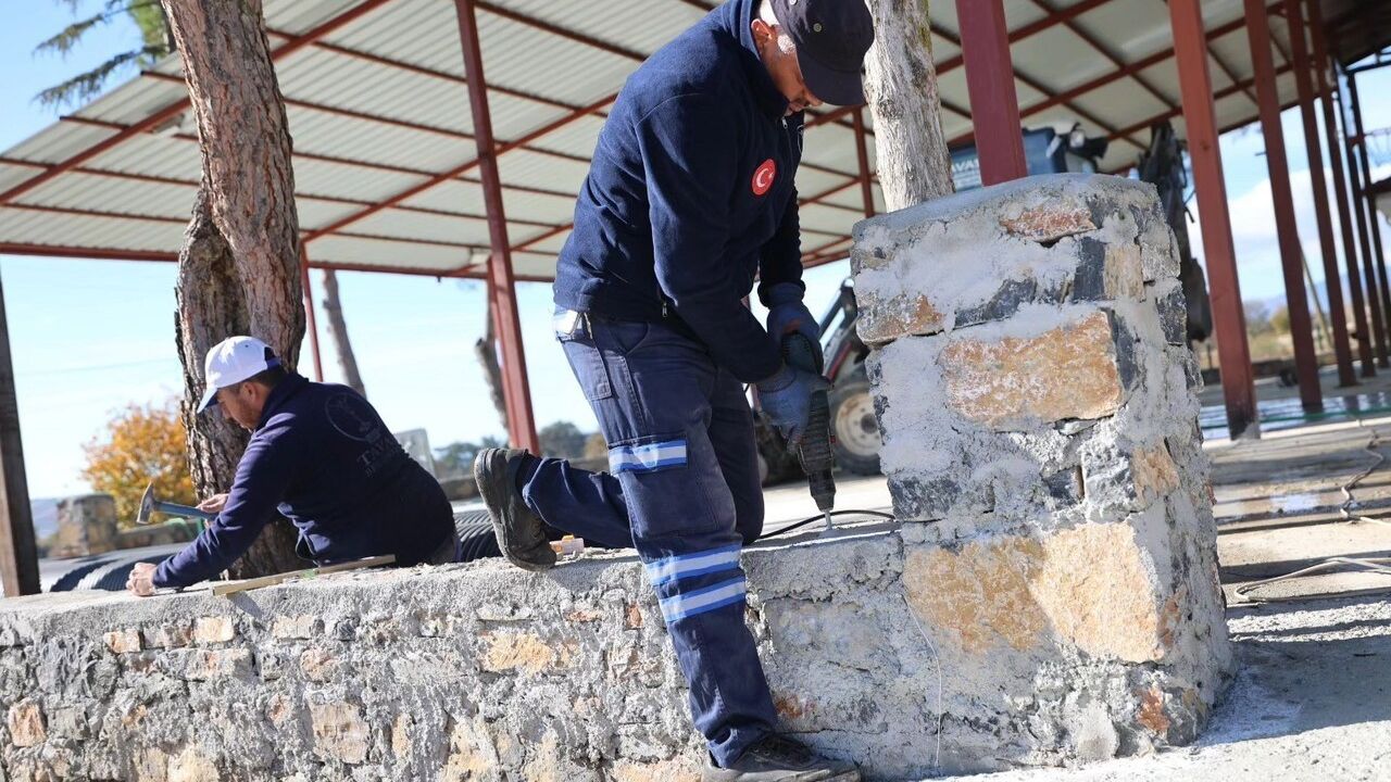 Kadir Tatık, Güzelköy Mahallesi Sosyal Tesisi'ndeki Çalışmaları İnceledi