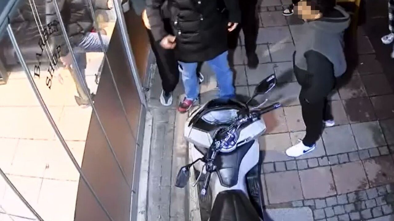 Kağıthane'de Kuaföre Baltalı Saldırı: Görüntüler Ortaya Çıktı