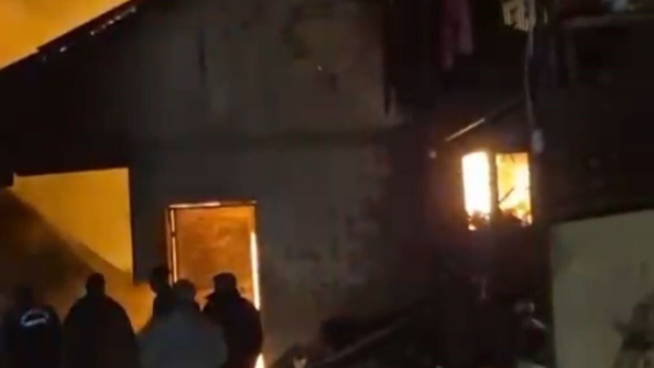 Kahramanmaraş'ta Ahır ve Garajda Çıkan Yangın Söndürüldü