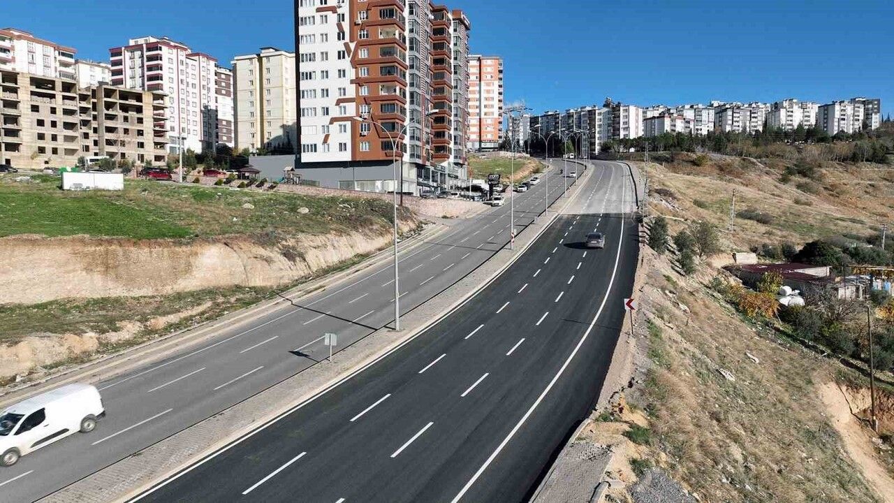 Kahramanmaraş’ta Bahçeci Hoca Bulvarı Yenilendi, Çöken Şerit Trafiğe Açıldı