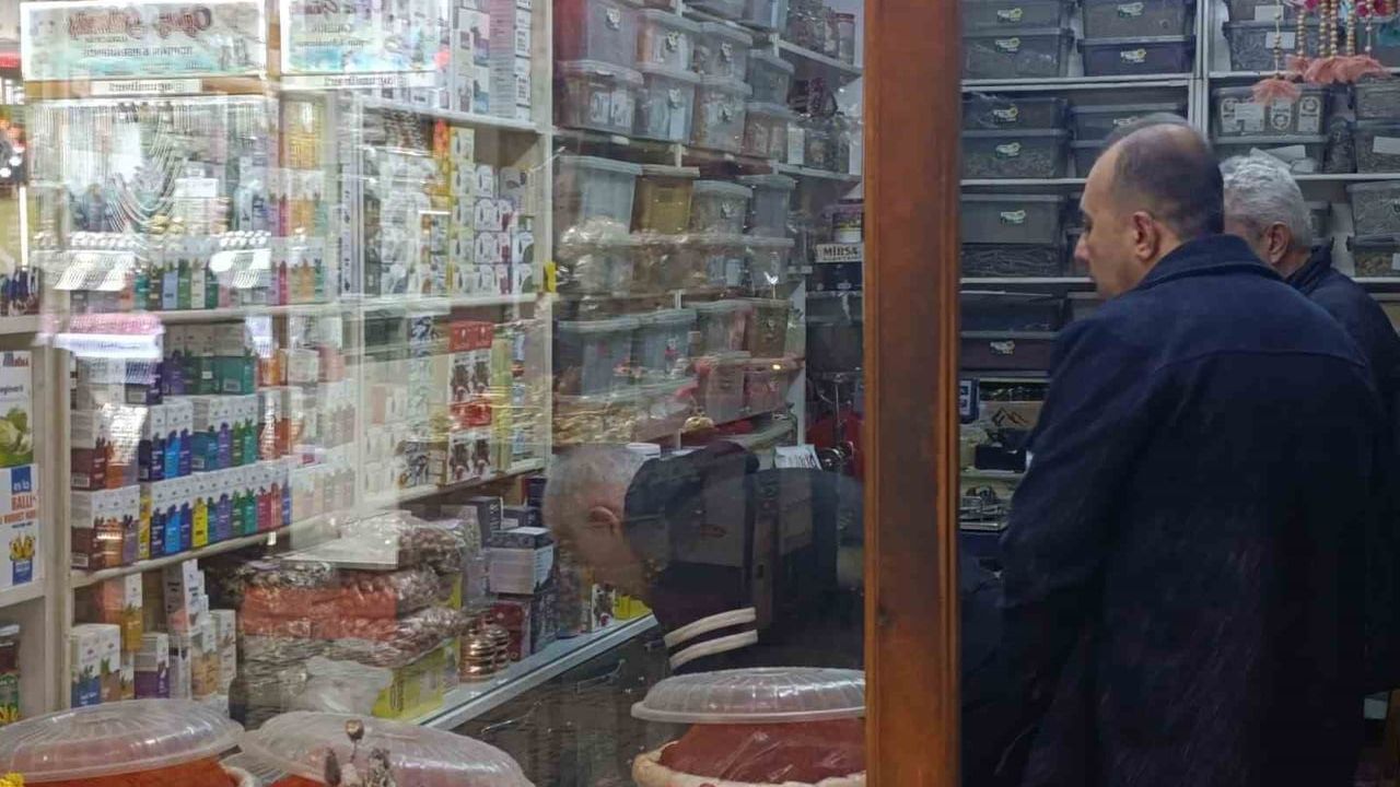 Kahramanmaraş'ta Enerji İçecekleri Yerine Doğal Kış Çaylarına Talep Arttı