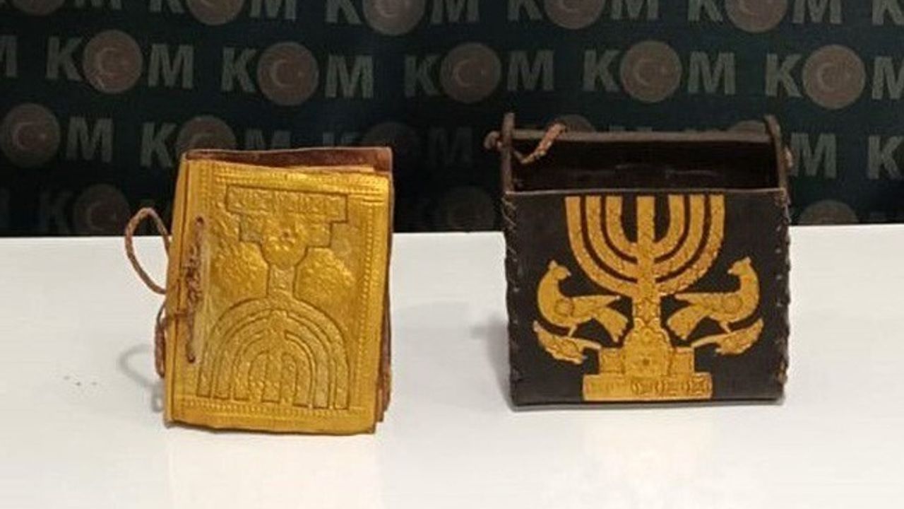 Kahramanmaraş'ta Kaçakçılık Operasyonunda Tevrat, 7 Tabanca ve Bin 240 Kg Tütün Ele Geçirildi