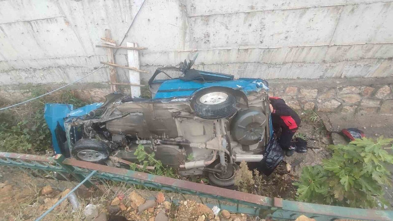 Kahramanmaraş'ta Otomobil Taşkın Drenaj Kanalına Uçtu — 3 Yaralı